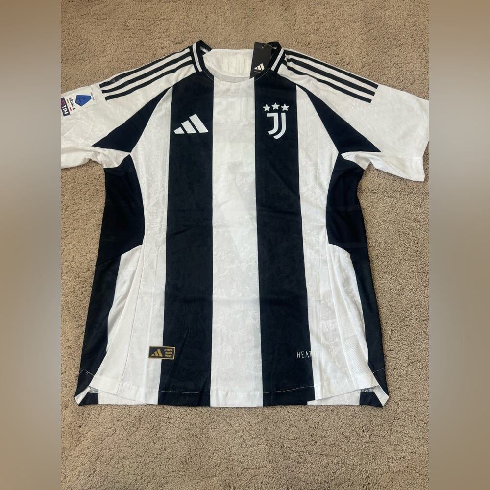 24/25 Juventus Home player Jersey Chiesa 7 size XL